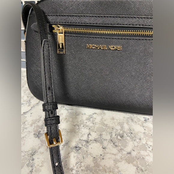 Michael Kors Black Jet Set Large Saffiano Leather Crossbody Bag - Picture 6 of 10